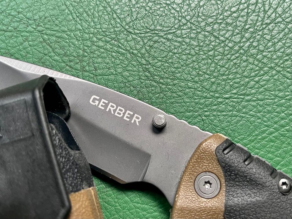Уникат Сгъваем Нож Gerber с гумен калъф ножове за оцеляване ножка