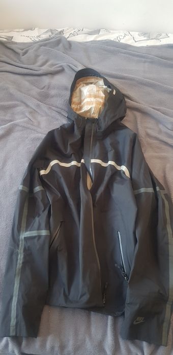 Горница дъждобран найк L размер