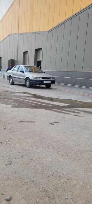 машина Mitsbishi Lancer