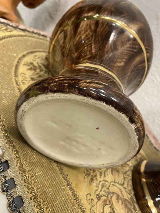 Чифт белгийски вази от порцелан ловен мотив