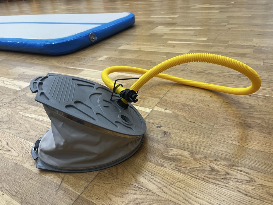 Airtrack Saltea gimnastică gonflabilă cu pompă  600x100x10cm PVC