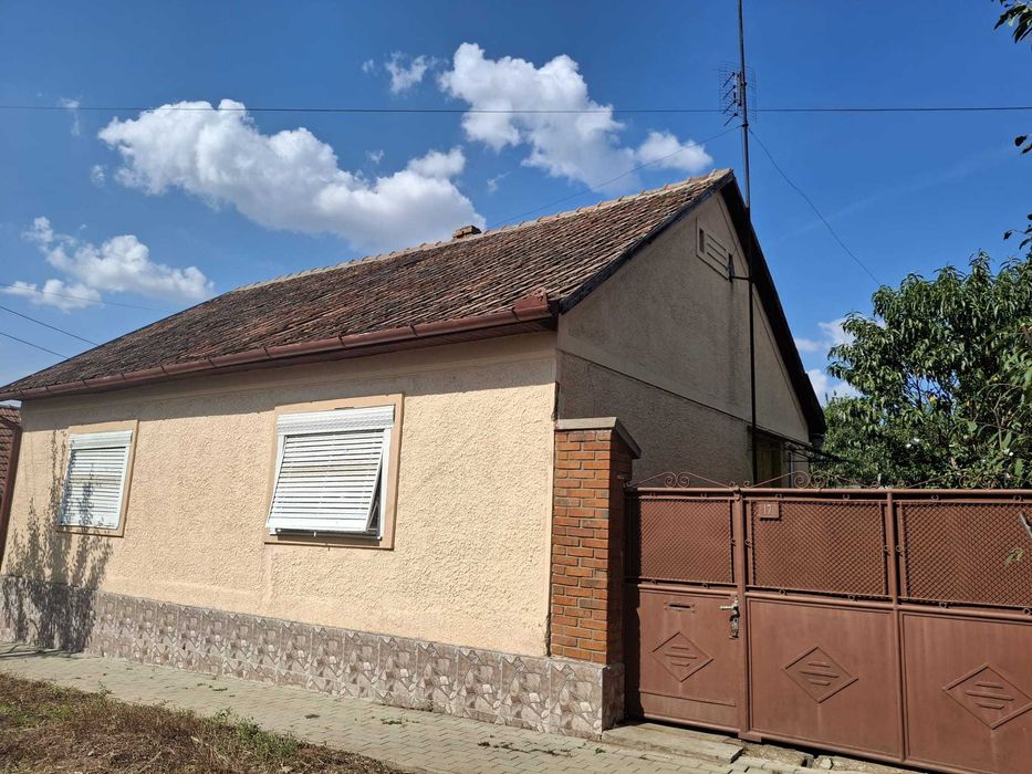 Casă de vânzare, 4 camere, în zona centrală, oraș Pâncota, jud. Arad