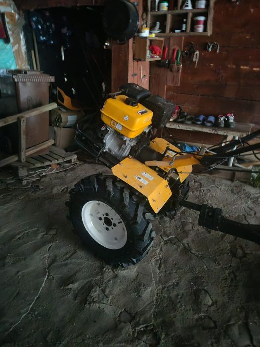 Vând motocultor 18 cp cu remorca