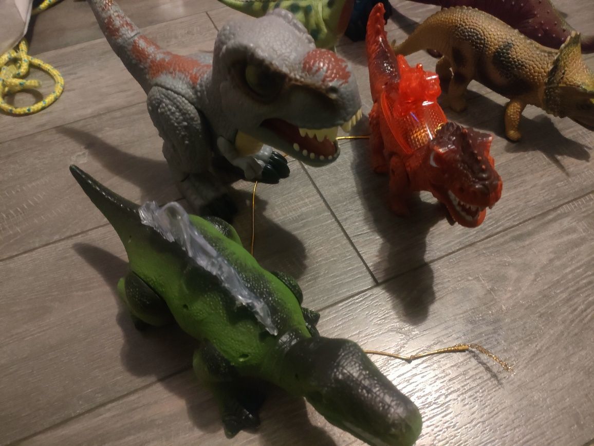 Dinozauri interactivi super oferta