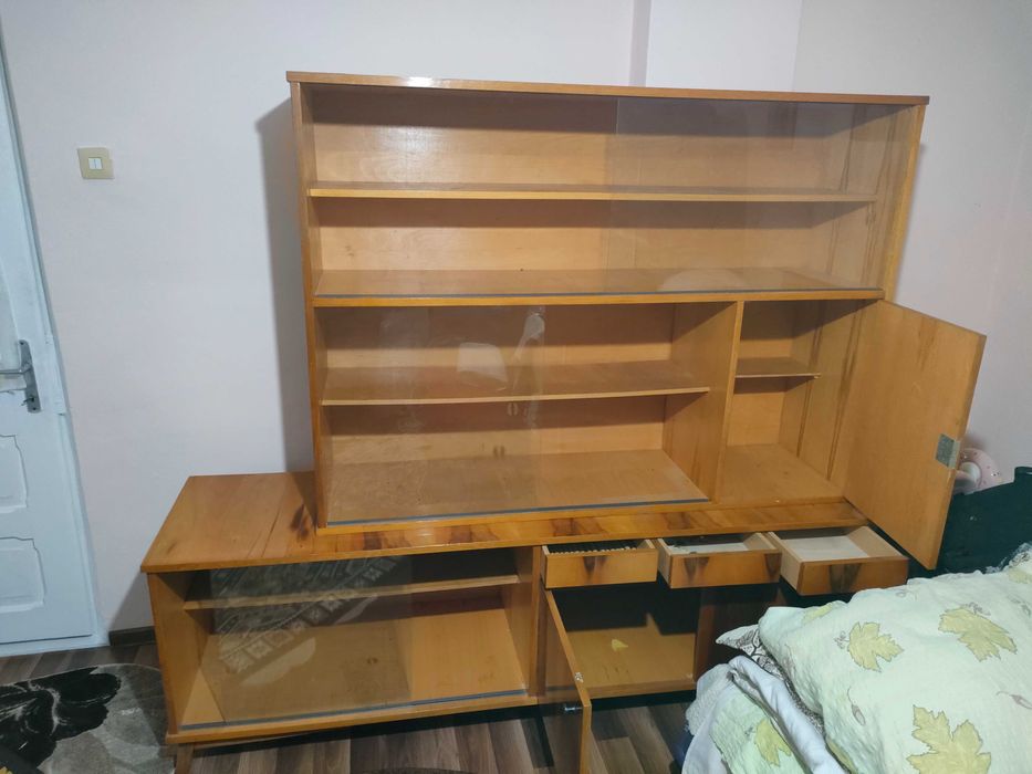 Vitrina vintage romaneasca