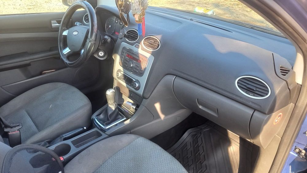 Vand ford focus benzină