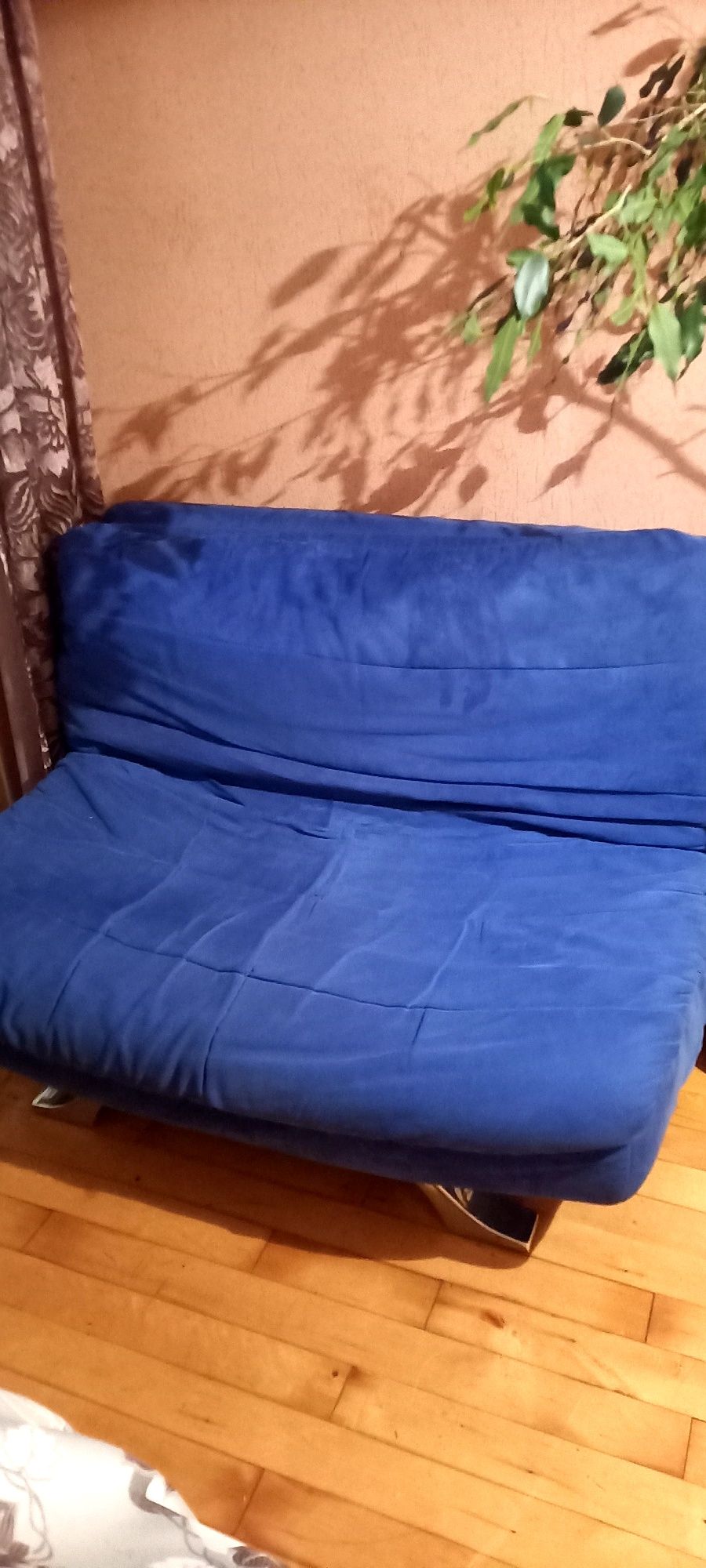 Продам два дивана