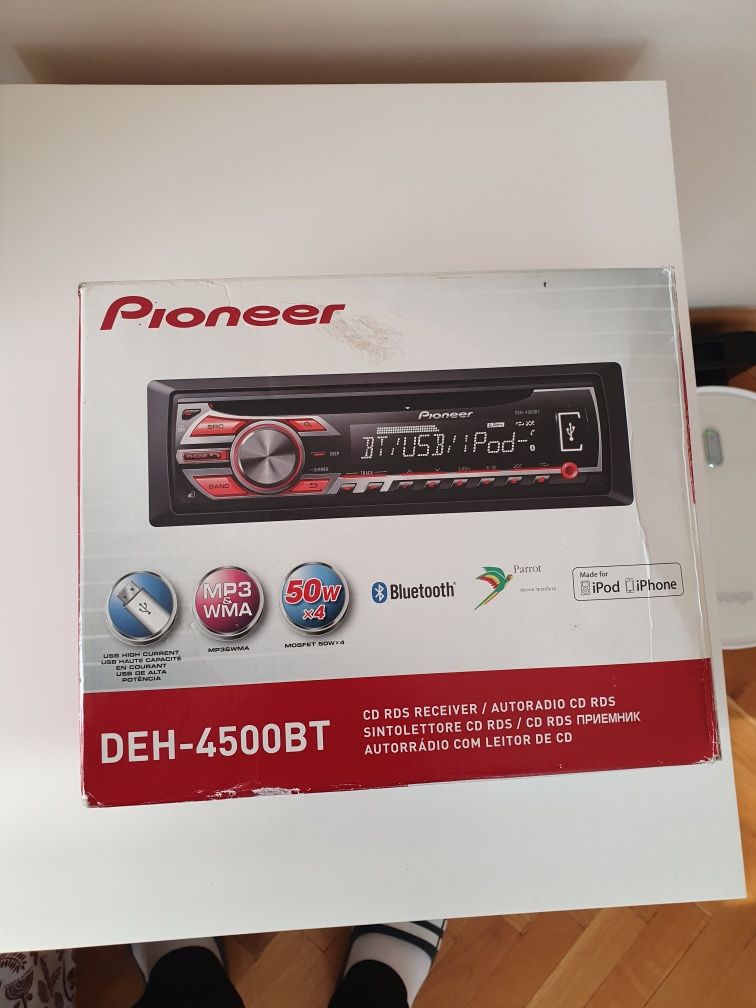 CD Pioneer за Автомобил.