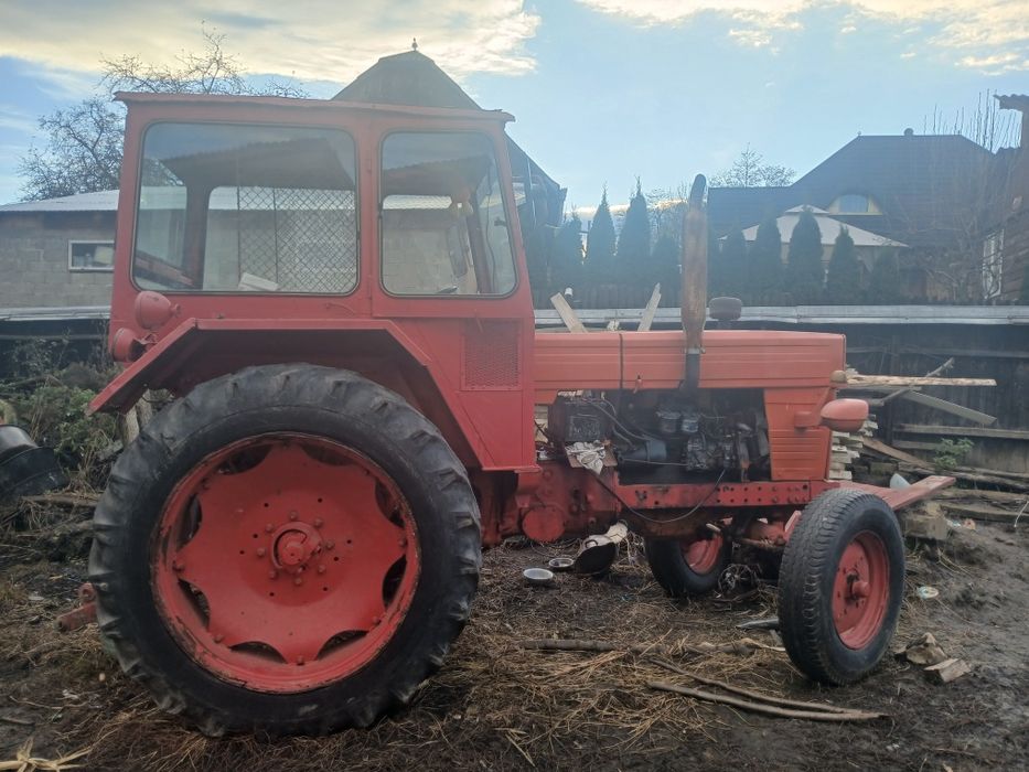Tractor U650 rosu