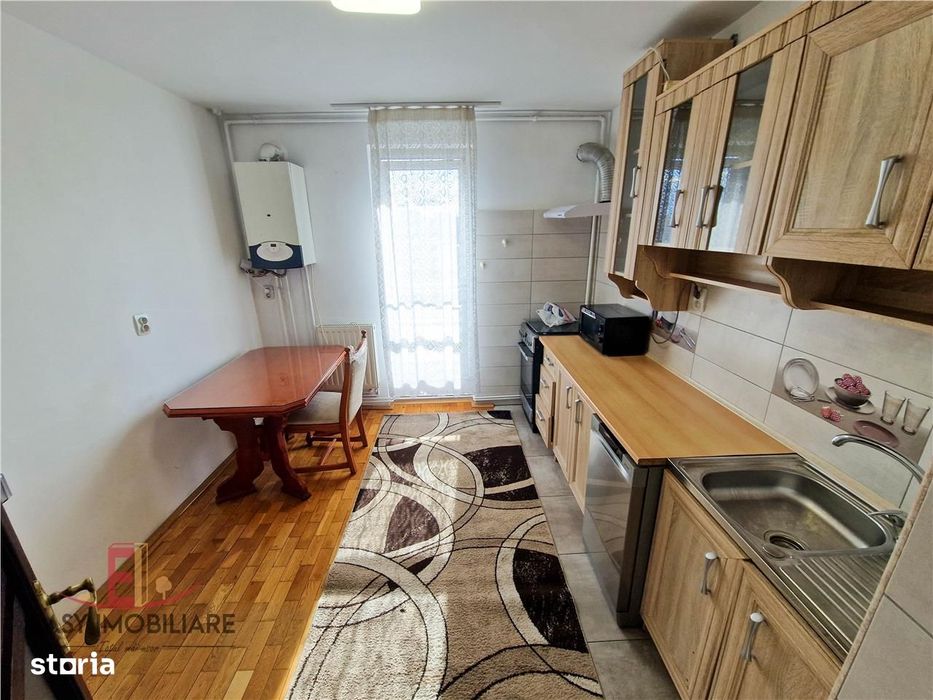 Apartament 4 camere, central, 2 bai, lift, bloc 1990, Targu Mures