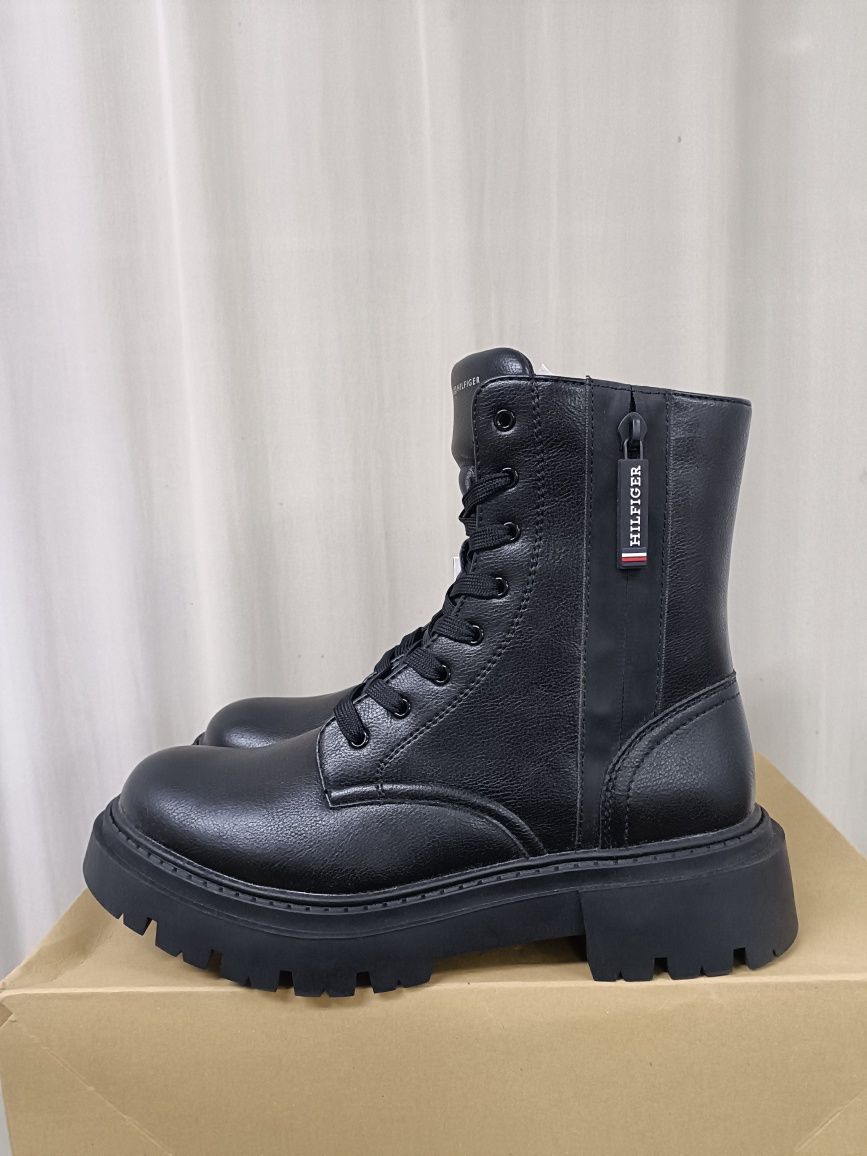 Ботуши Tommy Hilfiger номер 38 код 12A