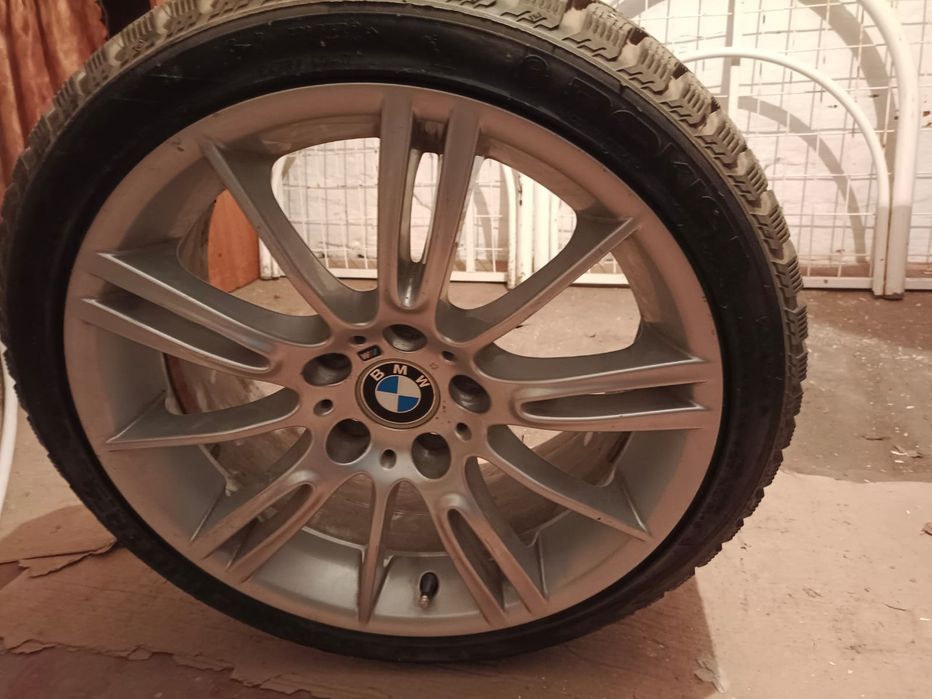 Шины с титановыми дисками в отличным состоянии как новый