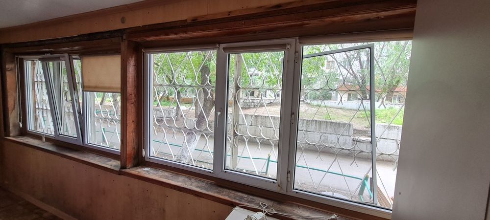 Продам окна пластик+решетки+жалюзи