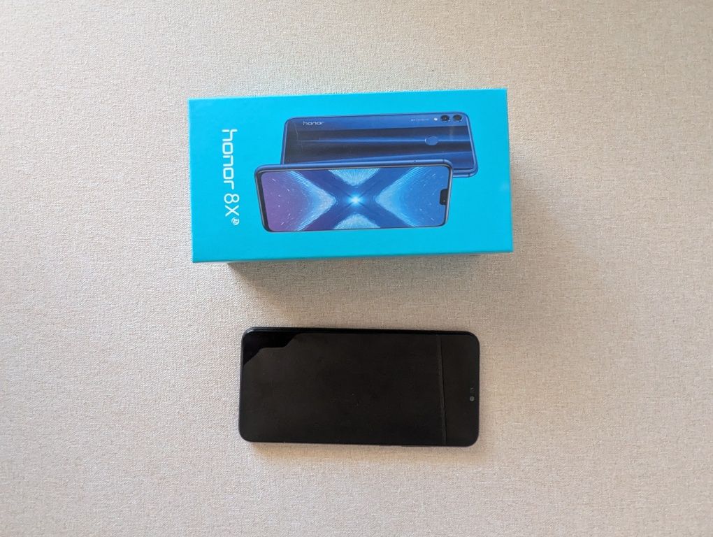Телефон Honor 8x