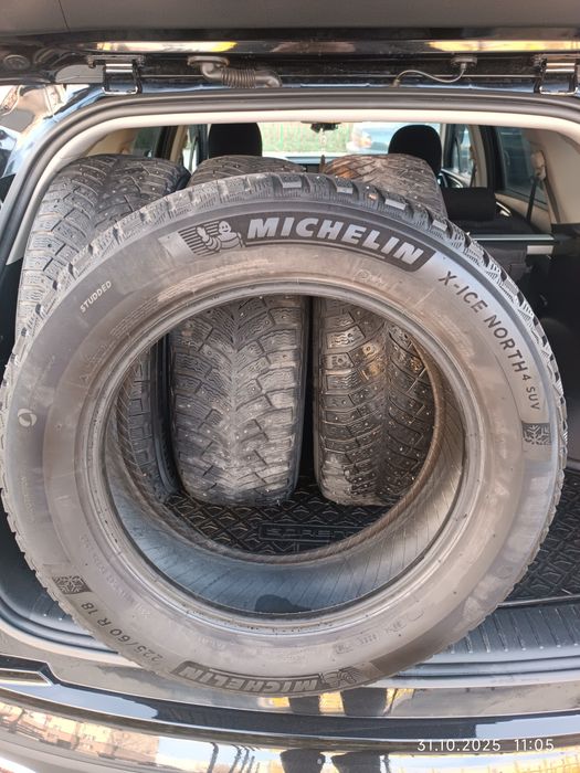 Шины  зимние шипованные шины размер R 18,225.60