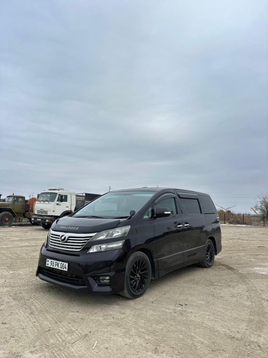 Toyota Vellfire 2010