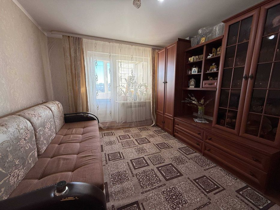 продается 2 комнатная квартира на 8 мкр