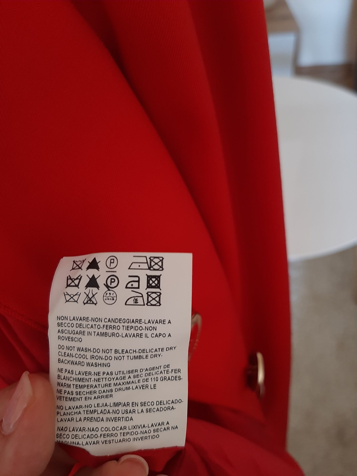 Червено елегантно сако Versace