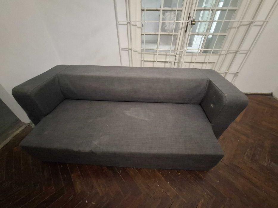 Canapea de vânzare