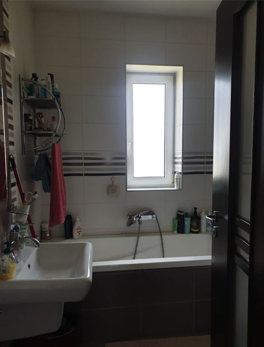 Inchiriez ap cu 1 camera (1 dormitor)zona Muzeul Apei, 950m de Vivo