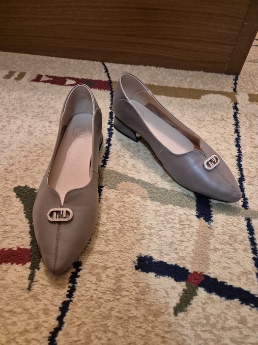 Vând pantofi comozi