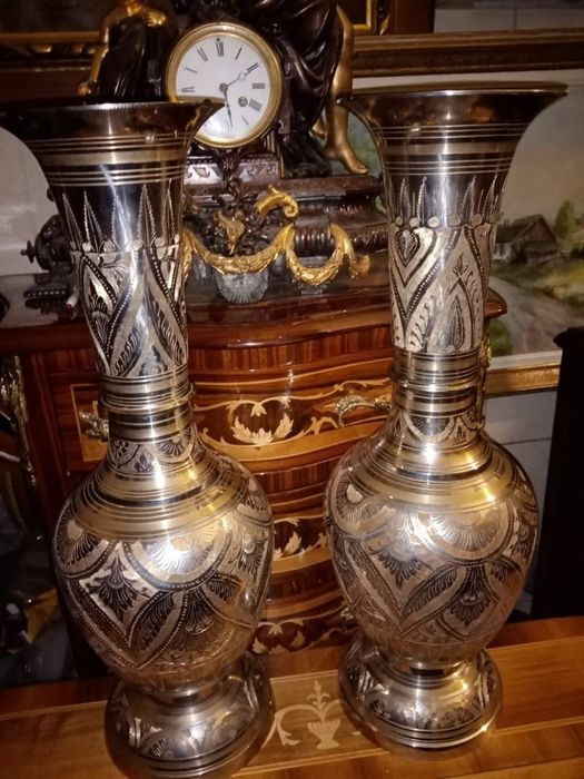 Set de 2 elegante vaze din bronz masiv de dimensiuni impresionante gra