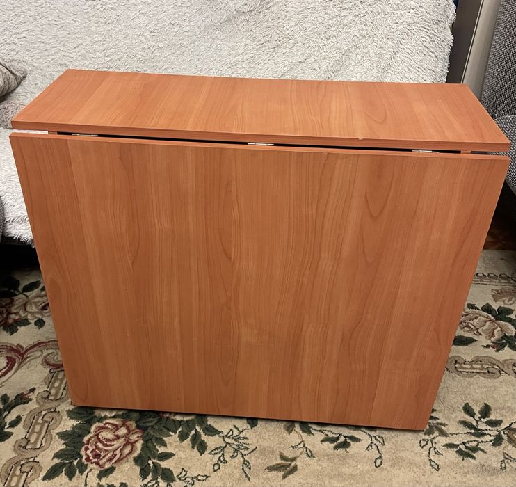 Продаю стол книжка