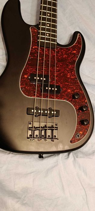Combo Bass Harley Benton + Amplificator Fender Rumble 100