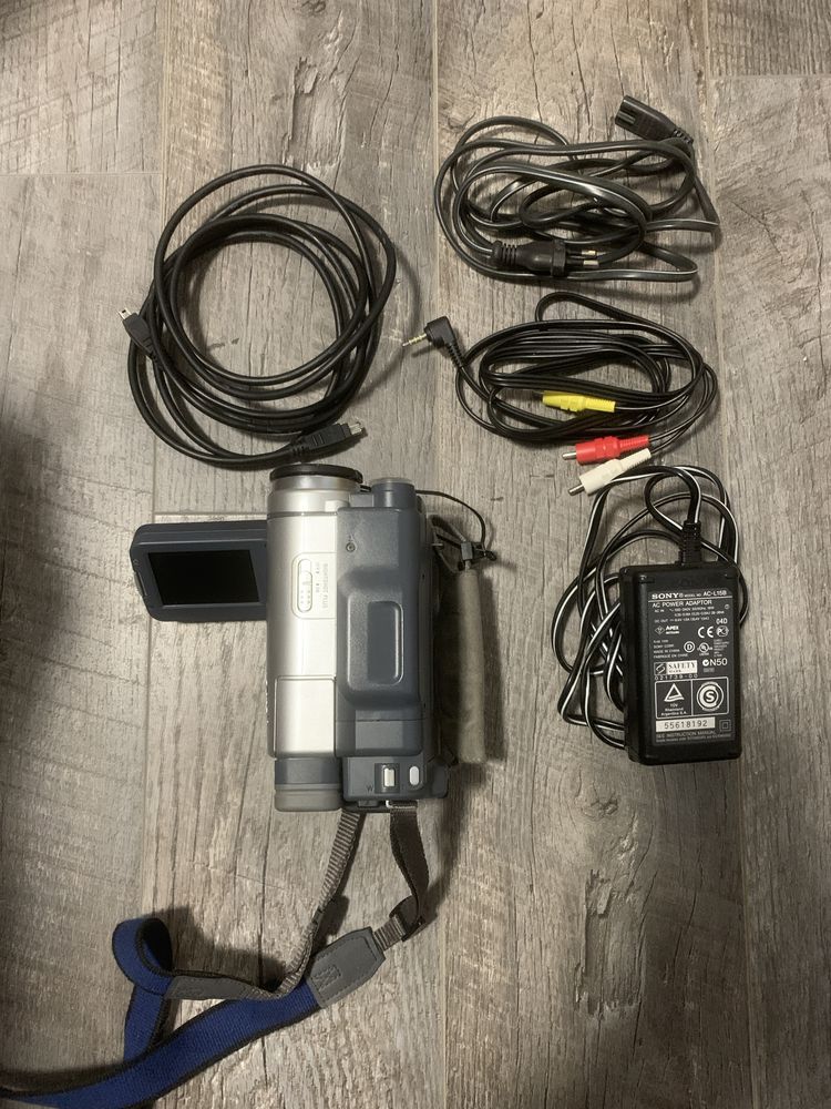 Видеокамера Sony DCR-TRV255E