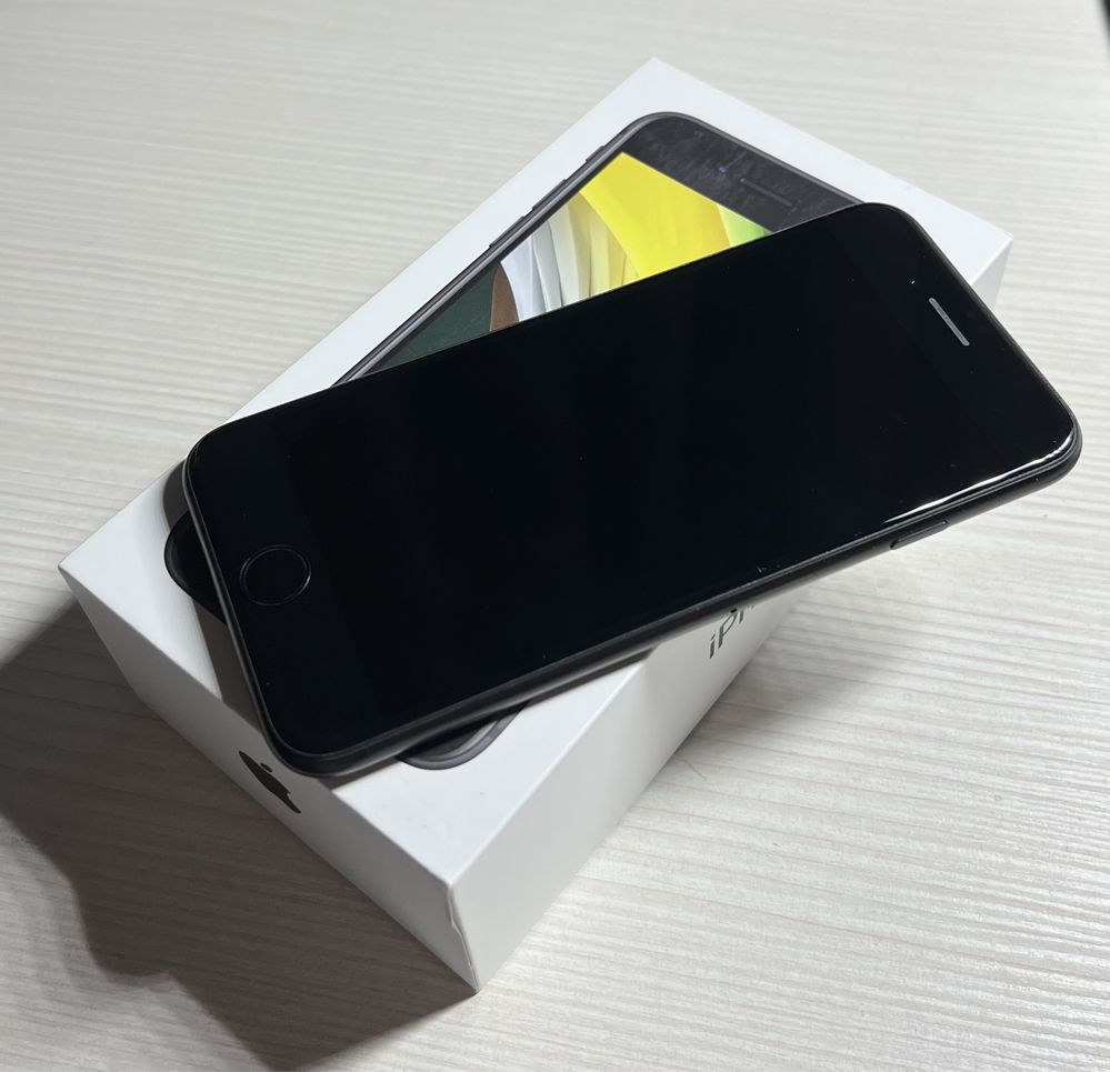 Продам Iphone SE 2020г 128 Гб