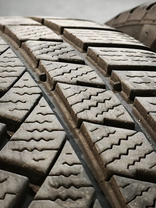46p. 235/50 R17 96V Continental TS 850 P