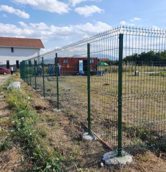 Construim garduri și porți la comanda clientului