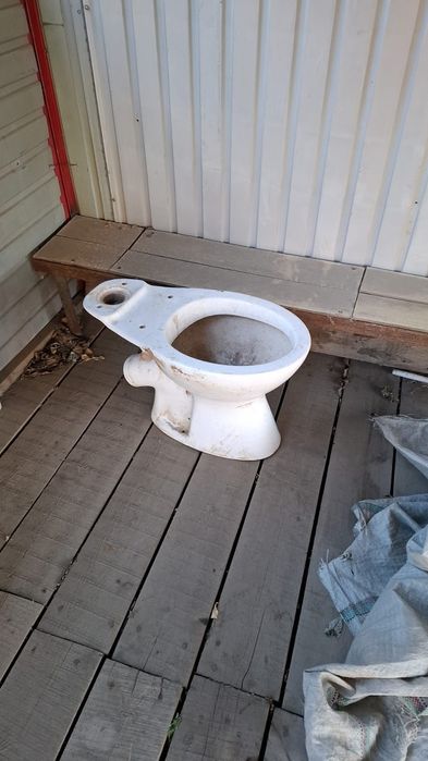 Продам унитаз для