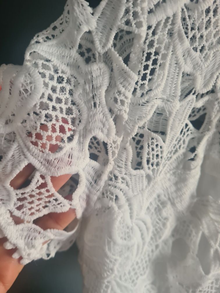 Rochie damă crem dantela mar 38/40 la 150 lei foarte frumoasă Timișoar