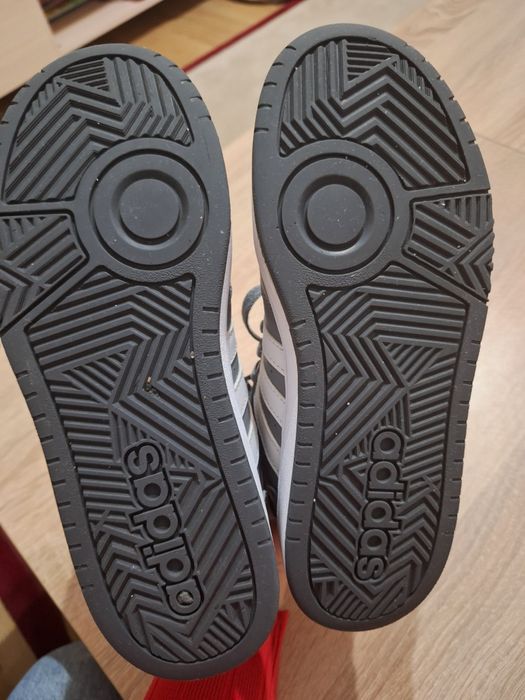 Маратонки адидас