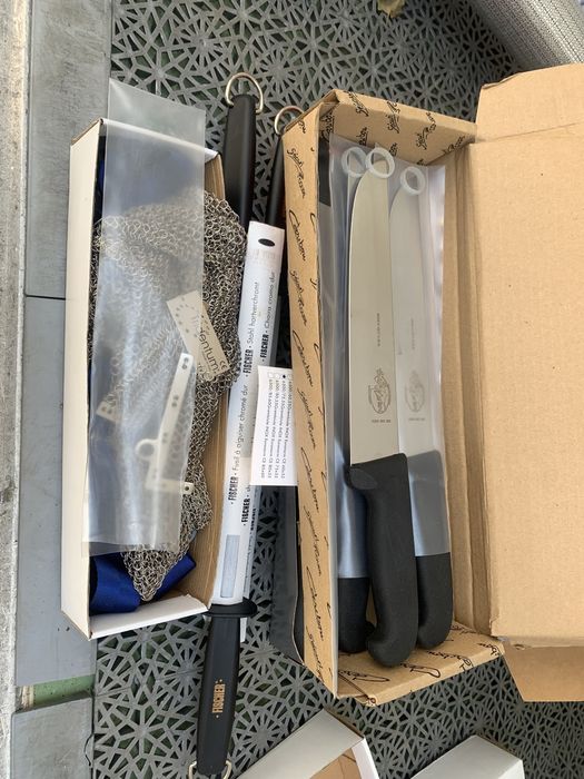 Vand masate,cutite,sorturi pentru macelarie.