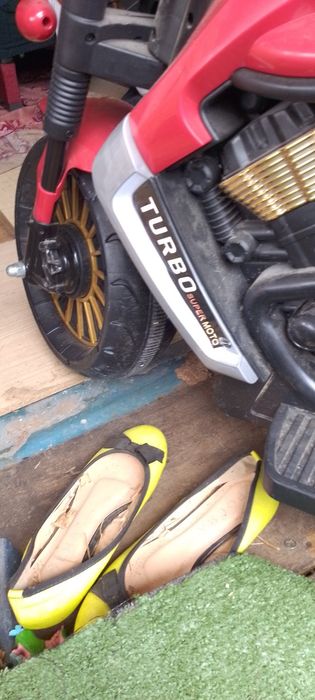 Vând motocicleta cu atas copii electrica