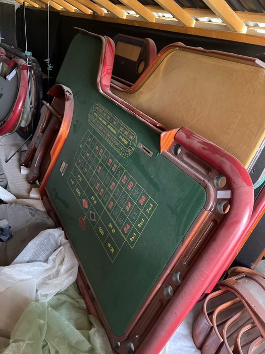 Lichidare stoc Casino mese poker blackjack roti ruleta jetoane tot