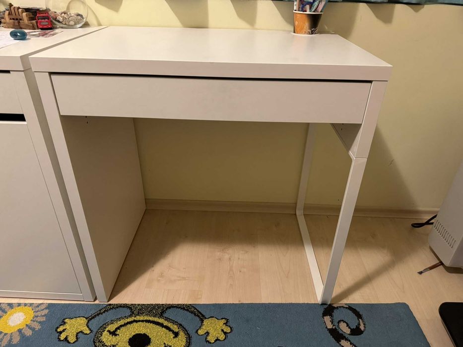 Продавам MICKE (компютърно бюро, Икея)