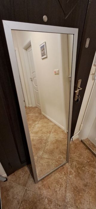 Огледало със сребърна рамка