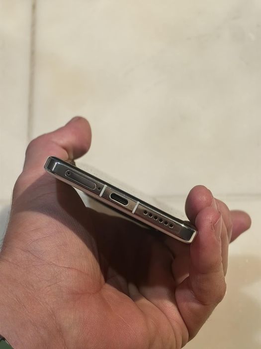 Продавам vivo x200 pro 512gb 16gb ram чукнат