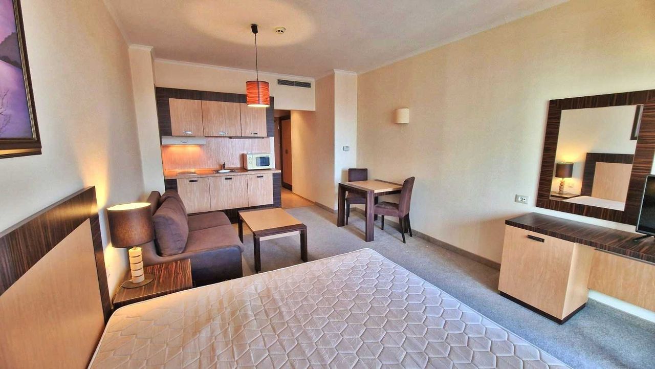 Продава се Едностаен апартамент в к.к. Слънчев бряг - 51 кв.м за 942 €/кв.м - Снимка #4