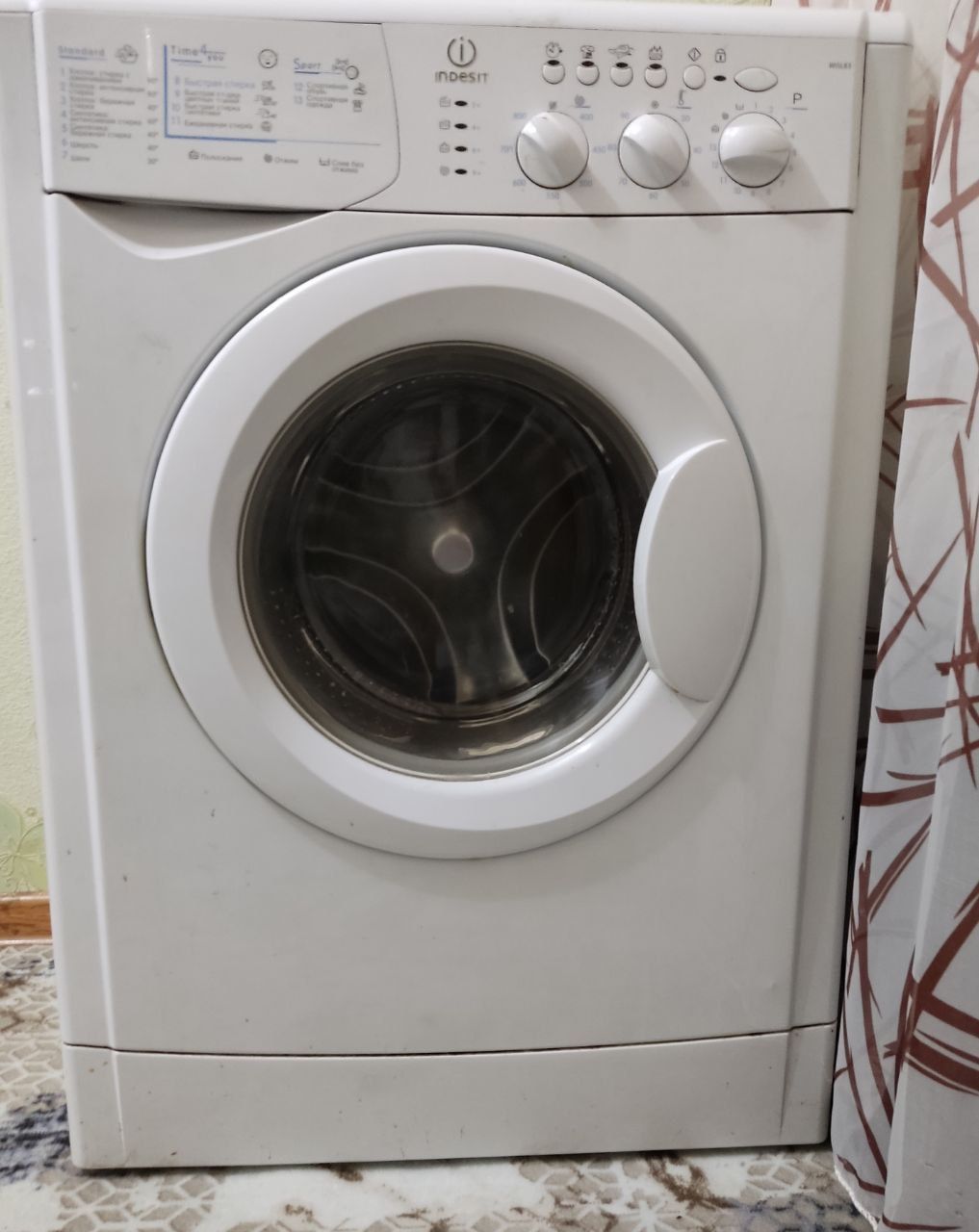 Стиральная машина Indesit Wisl 83 (CSI)/Y