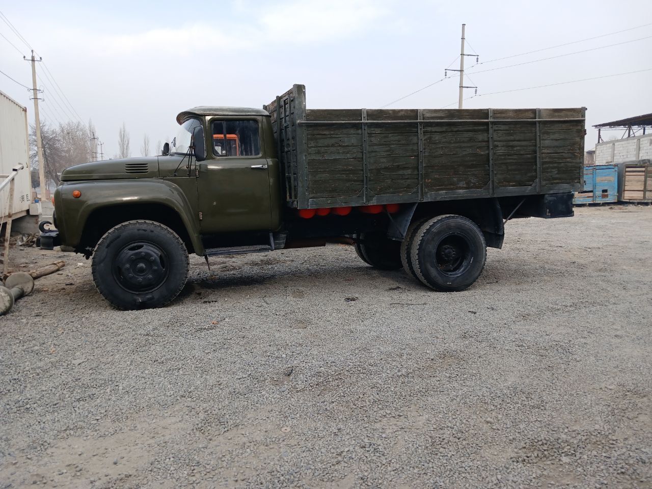 Zil 130 sotiladi