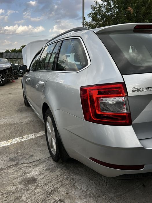 Aripă dreapta spate Skoda Octavia 3 break facelift 2018