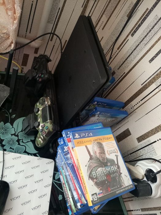 Продам пс4 на 1тб