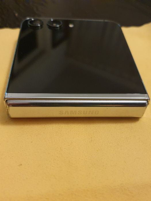 Samsung Galaxy Z Flip5 512Gb 8gb ram