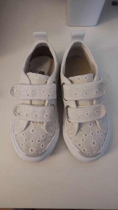 Детски обувки с лепенки за момиче 25 номер