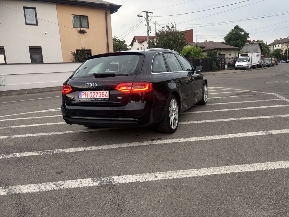 Audi A4  Facelift. B 8,5  automat  Led/carte service  Bi-xenon/ Navi