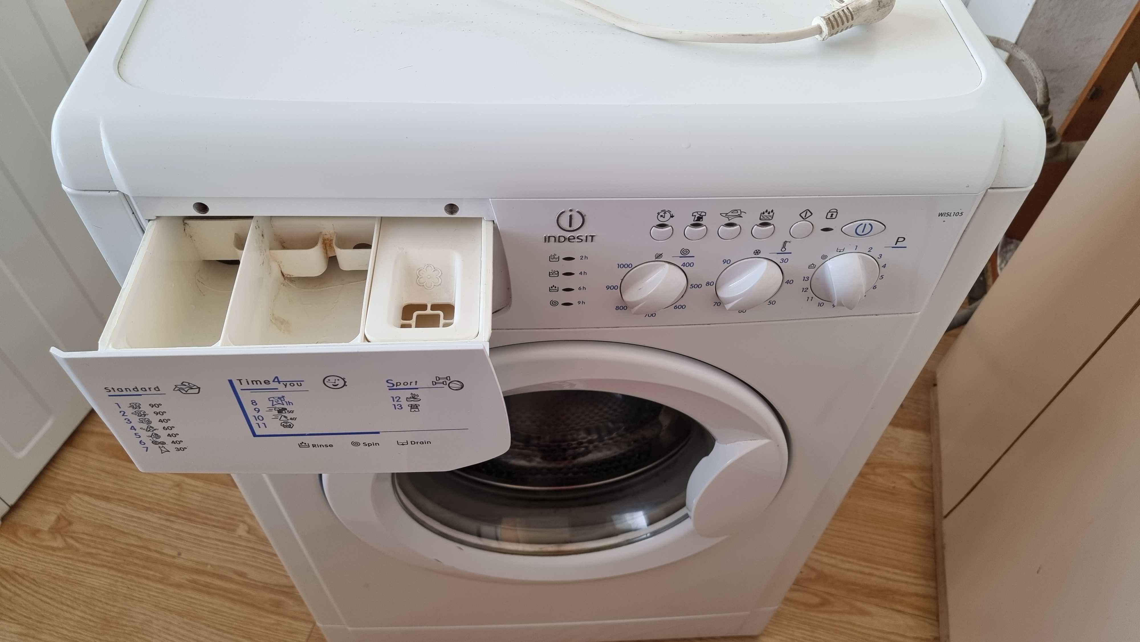 Пералня Indesit WISL 105 EX V 
Работеща